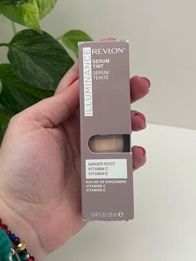 NWT Revlon Illuminance Serum Tint in Light Beige